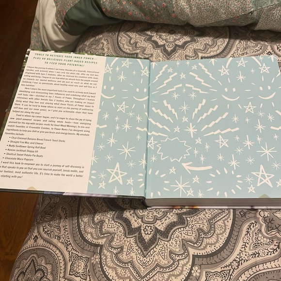 Living lively plant-based cookbook Haile Thomas - Picture 3 of 3